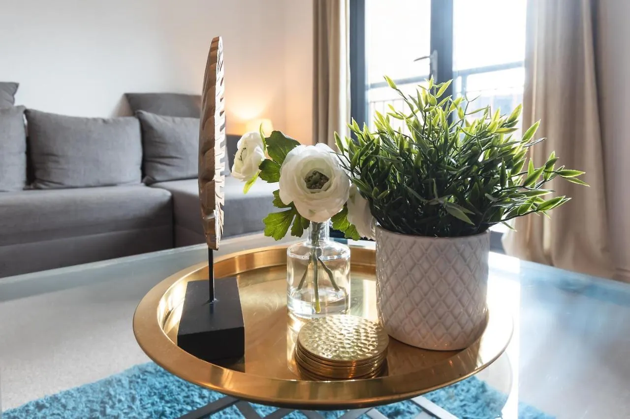 Spacious Comfort Haven: 2-Bed Smart Stay with Free Parking Southampton Apartment