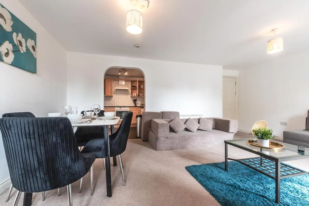 Spacious Comfort Haven: 2-Bed Smart Stay with Free Parking Southampton United Kingdom
