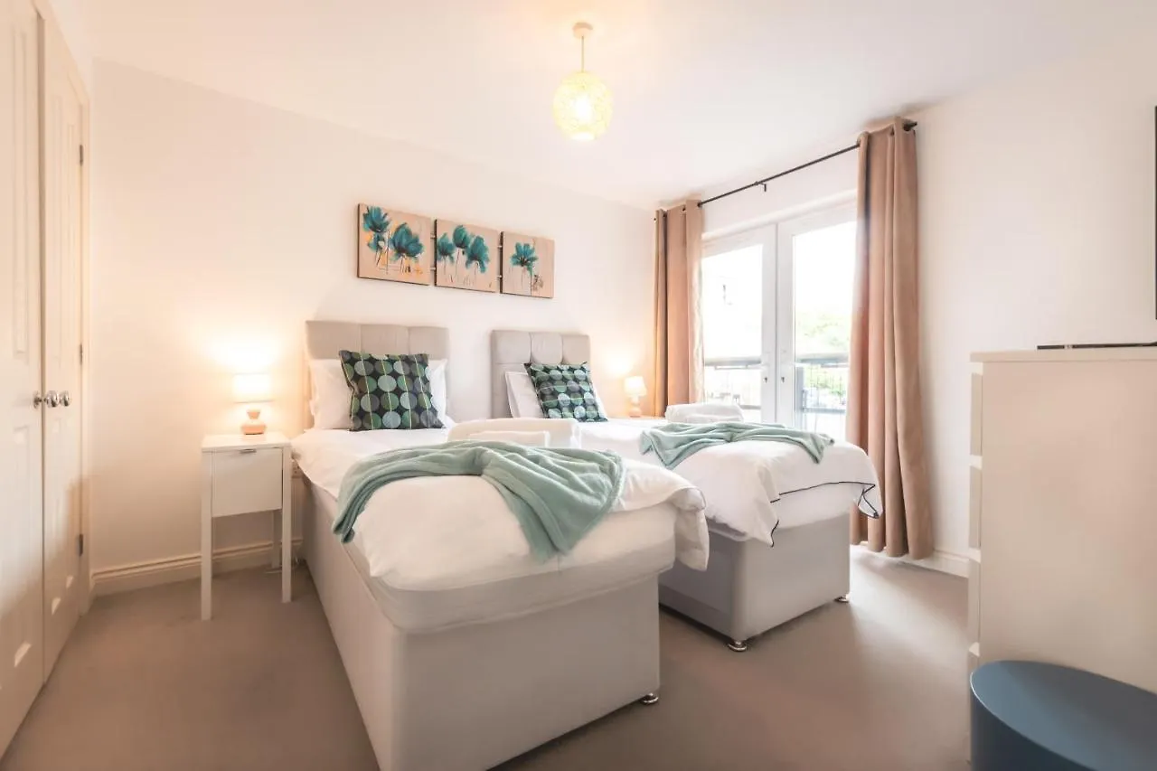 Best Price! Large Spacious 2 Bed Apartment - King Size Or Single Beds, Sofabeds, Smart Tvs, Free Parking Southampton 0*,  Velká Británie